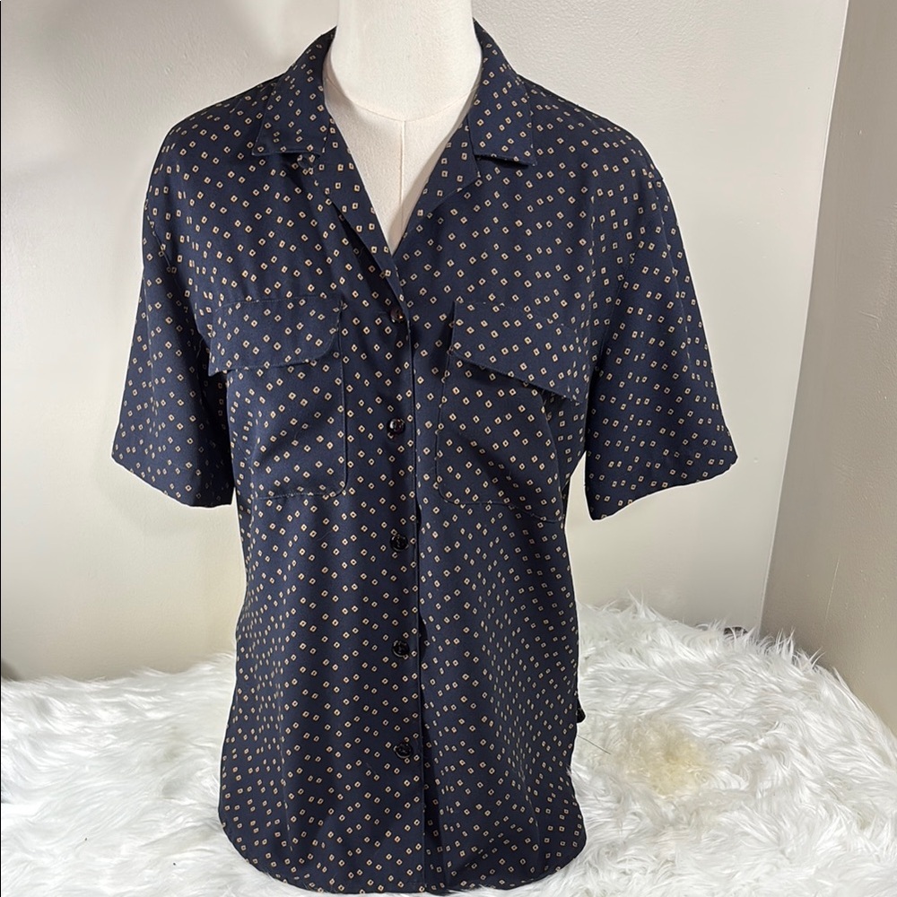 Women’s Liz Claiborne Navy/Tan Patterned Short Sleeve Polyester Shirt